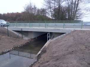 Brücke über den Wiesengraben im Zuge der Verbindungsstraße (L 72) Wildenau - Grassau